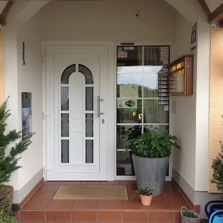 Landhaus-Brunnenhof Guest house