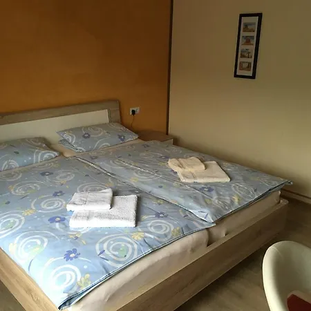 Landhaus-Brunnenhof Guest house 2*