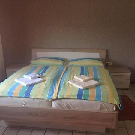 Landhaus-Brunnenhof Guest house 2*